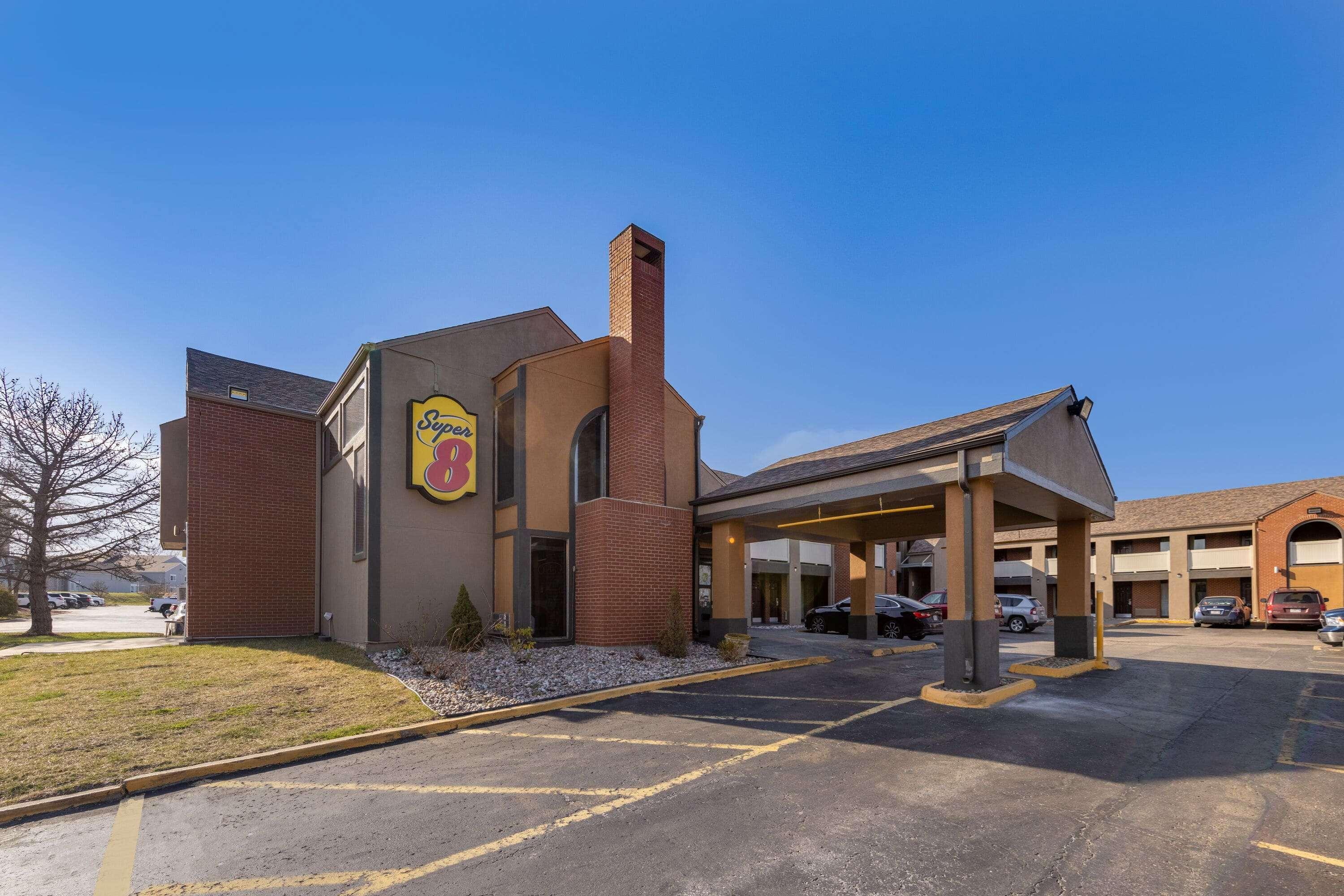 Super 8 By Wyndham Kansas City Airport North Exteriör bild