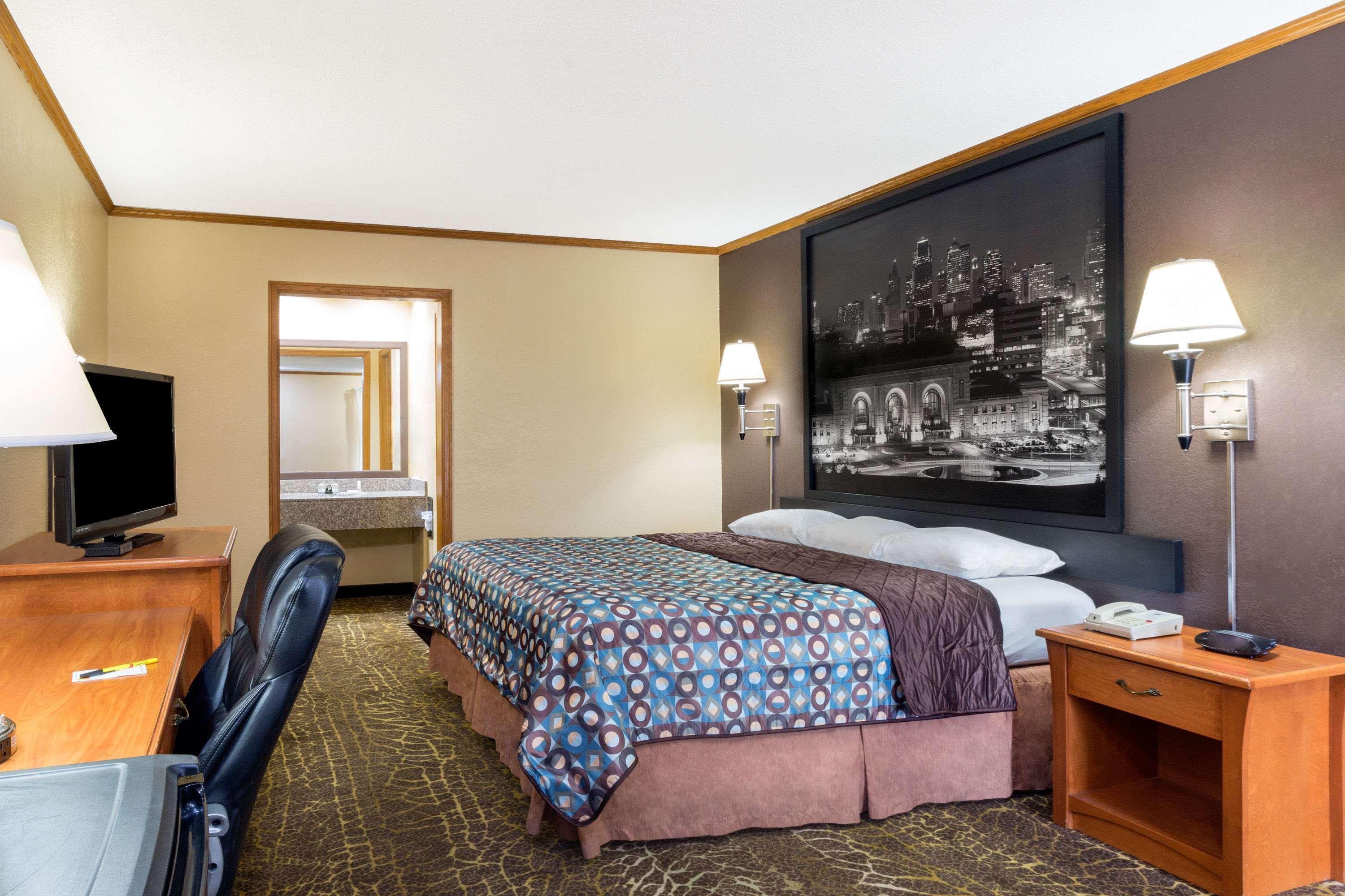 Super 8 By Wyndham Kansas City Airport North Exteriör bild