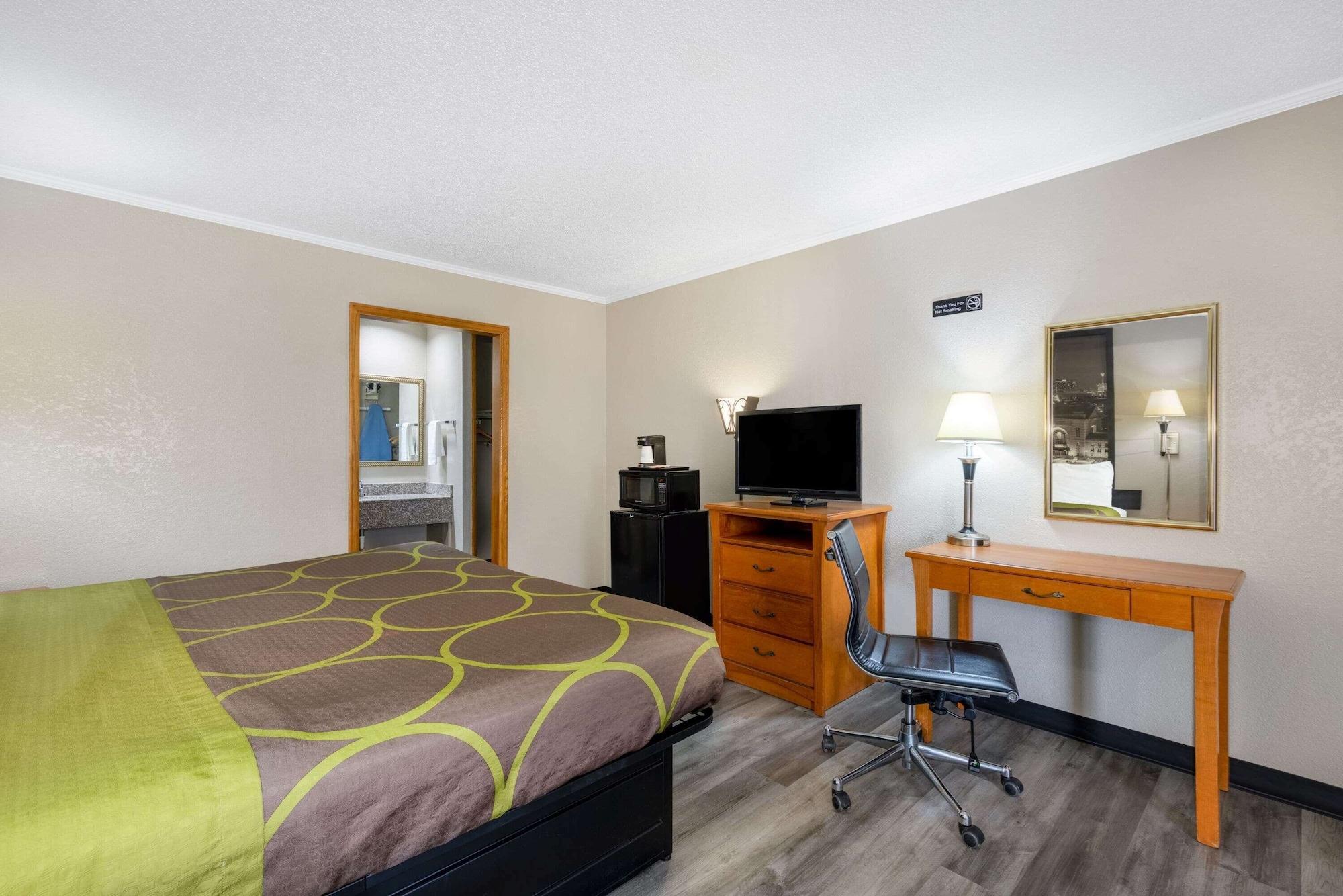 Super 8 By Wyndham Kansas City Airport North Exteriör bild