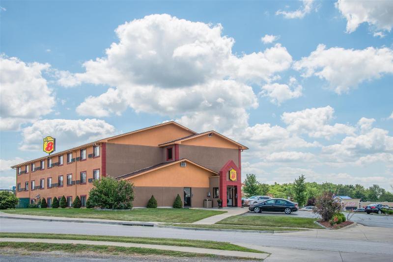 Super 8 By Wyndham Kansas City Airport North Exteriör bild