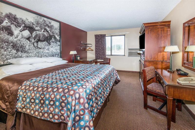 Super 8 By Wyndham Kansas City Airport North Exteriör bild